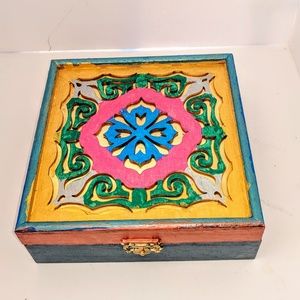 Customizable jewelry box with interior mirror